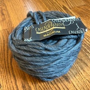 Cascade Magnum super chunky Peruvian highland wool charcoal  - 1 balled skein